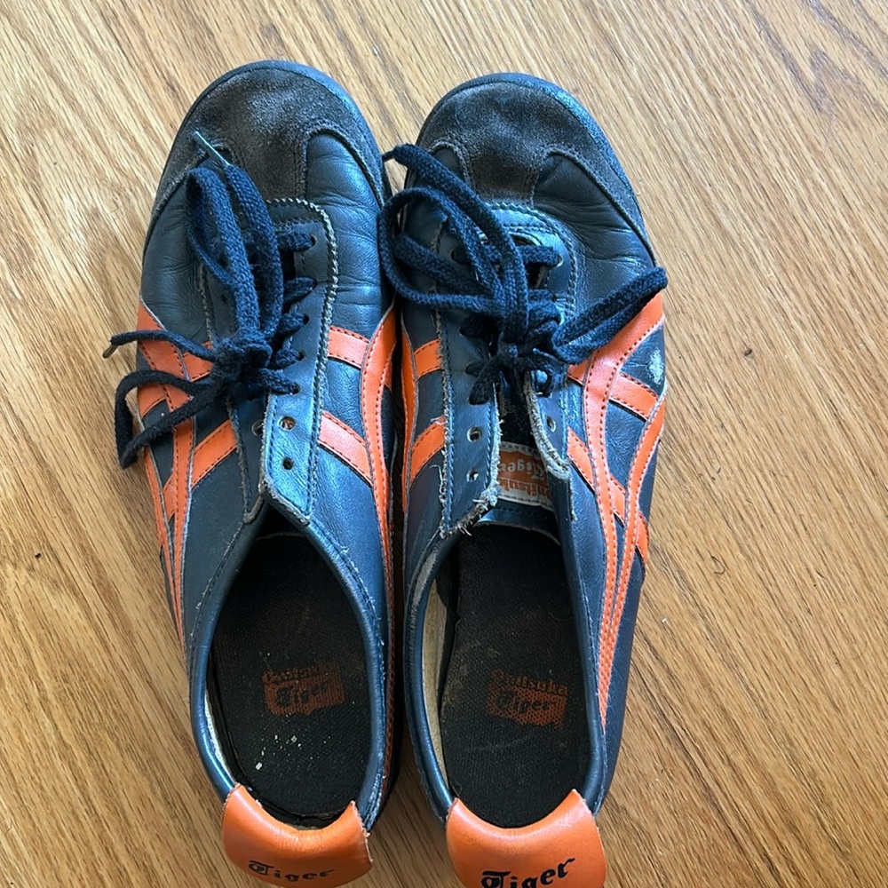 ASICS Onitsuka Tiger men’s 8.5 used
